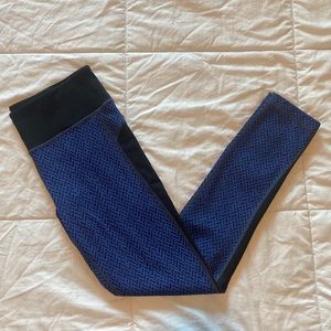 Kirkland Women’s Blue & Black Jacquard Patterned Active Tights/Leggings